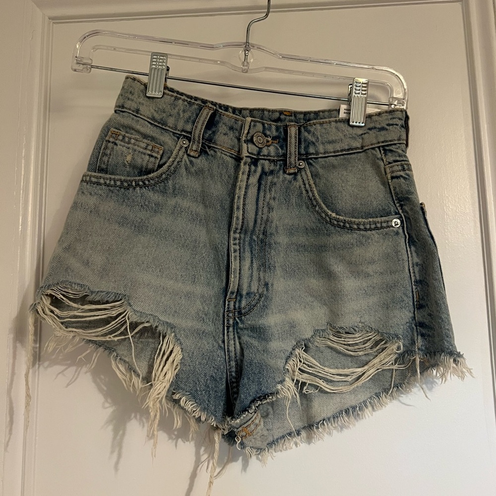 NWT Zara High-Rise Curved Denim Shorts in Light Blue, size 00
